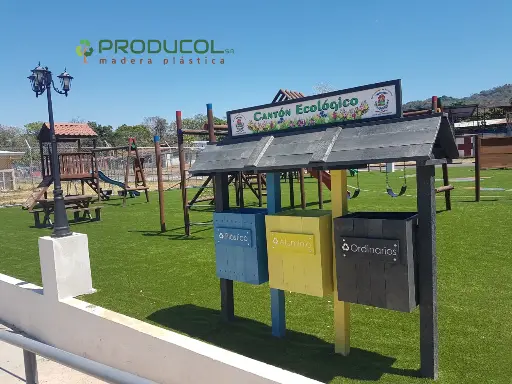 Contenedores y estación de reciclaje de madera plástica